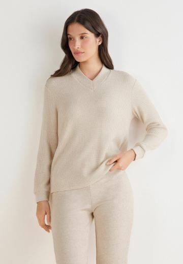 Пуловер с вырезом V