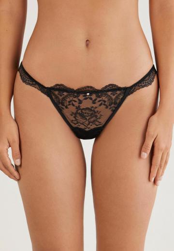 Трусы на бедрах