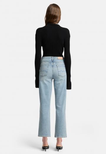 Короткие джинсы