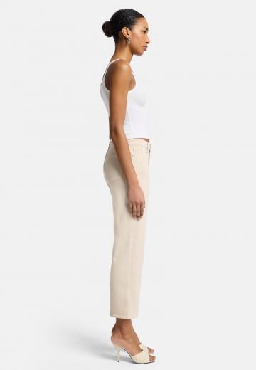 Короткие джинсы