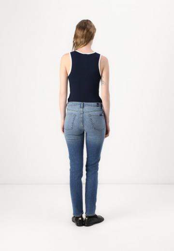 Узкие джинсы