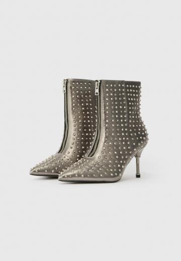 Высокие сапоги