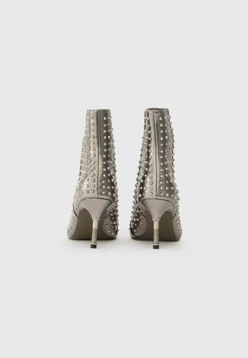 Высокие сапоги