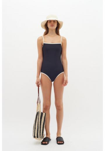 Слитный купальник