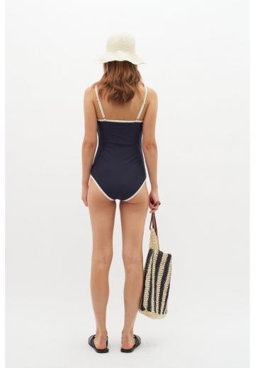 Слитный купальник