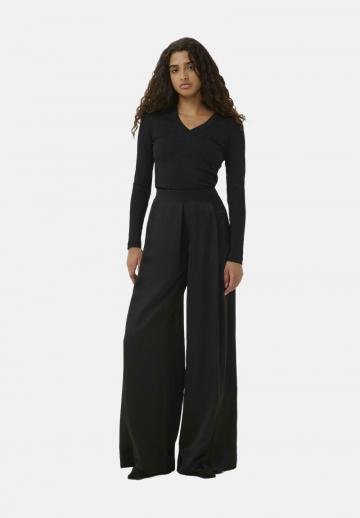 Пуловер с вырезом V