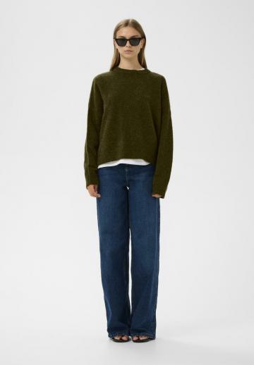 Пуловер в полоску