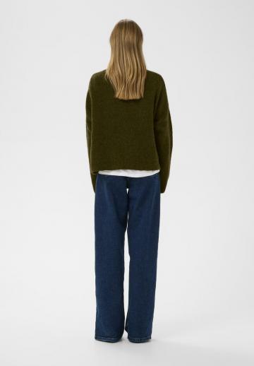 Пуловер в полоску