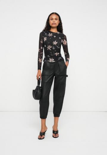 Короткие джинсы