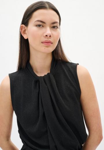 Блузка без рукавов