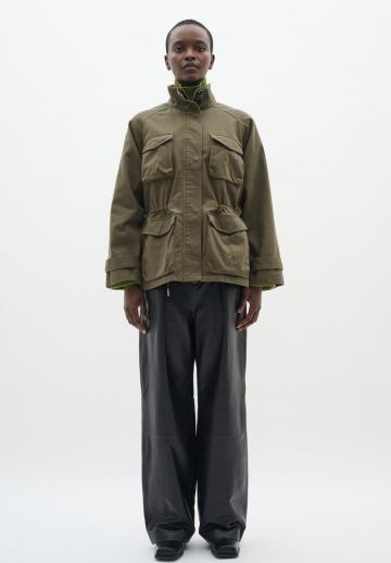 Блейзер с накладными карманами