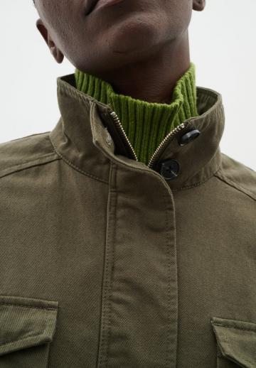 Блейзер с накладными карманами