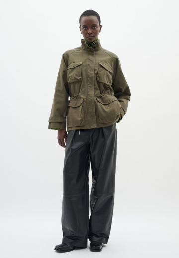 Блейзер с накладными карманами