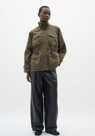 Блейзер с накладными карманами