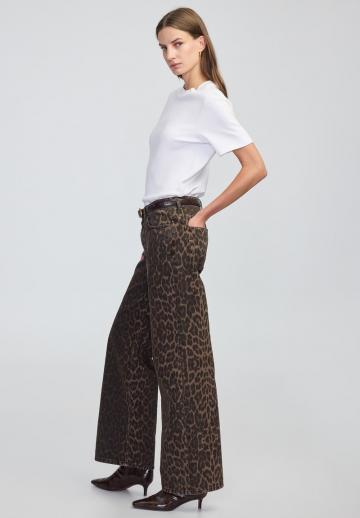 Прямые джинсы