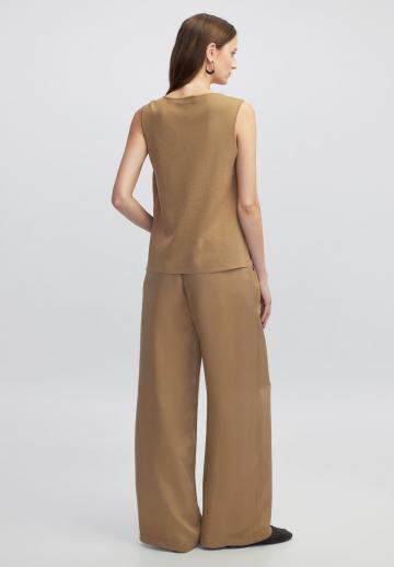 Блузка без рукавов