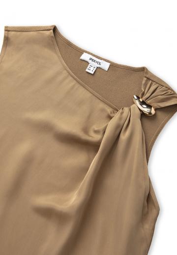 Блузка без рукавов