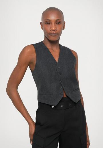 Джинсовая жилетка