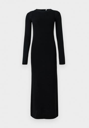 Вязаное платье