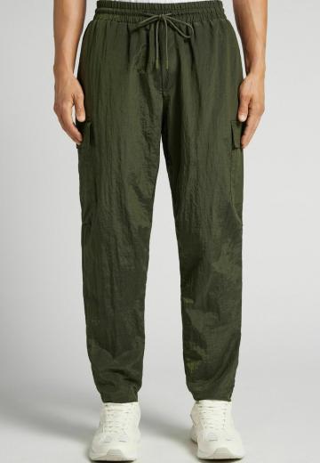 Брюки с накладными карманами