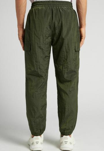 Брюки с накладными карманами