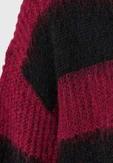 Пуловер в полоску