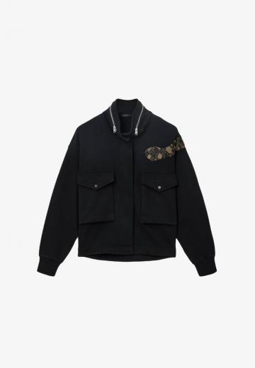 Куртка с накладнымит карманами