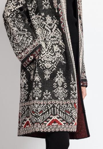 Жаккардовая вязаная кофта