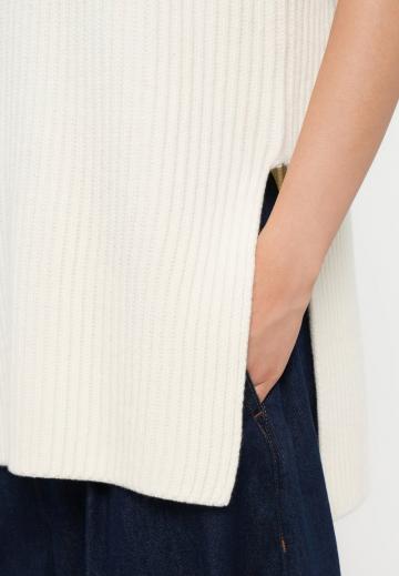 Пуловер без рукавов