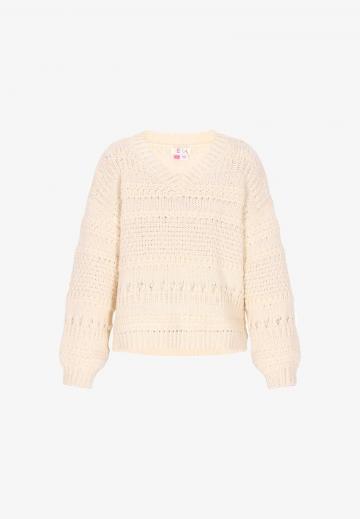 Пуловер с вырезом V