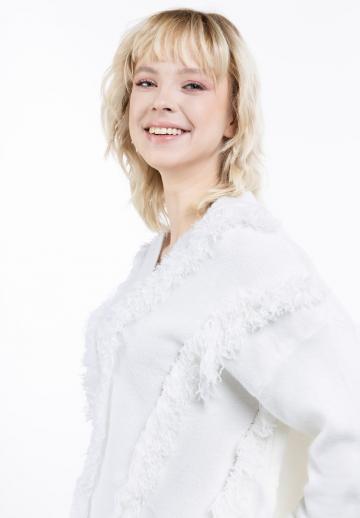 Пуловер с вырезом V