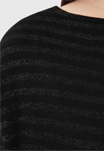 Пуловер в полоску