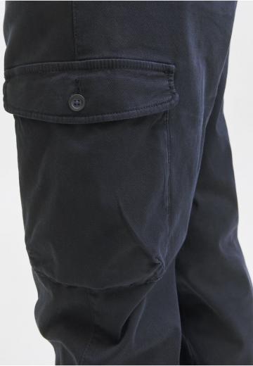 Брюки с накладными карманами