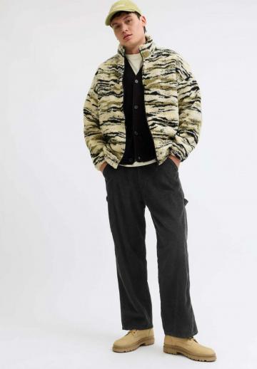 Брюки с накладными карманами