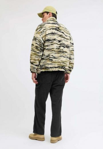 Брюки с накладными карманами