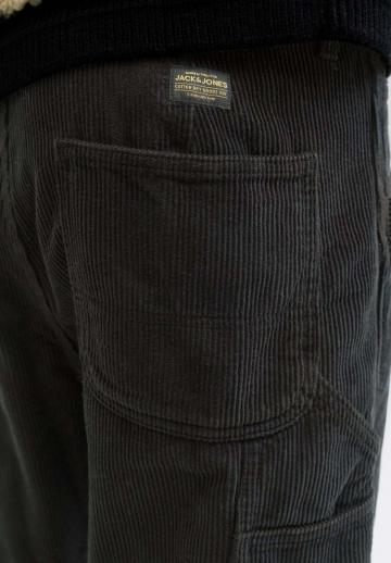 Брюки с накладными карманами