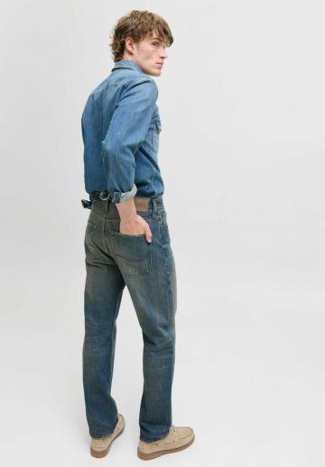 Прямые джинсы