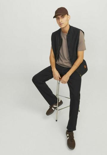 Прямые джинсы