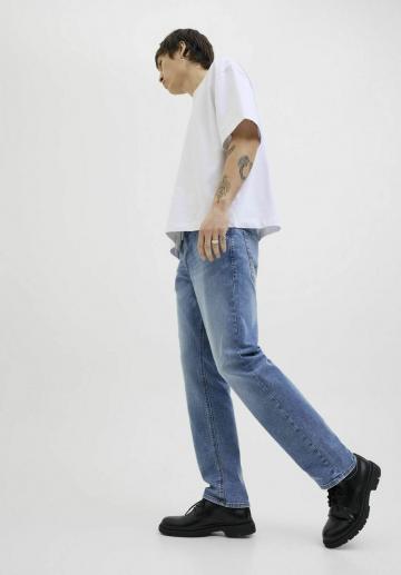 Прямые джинсы