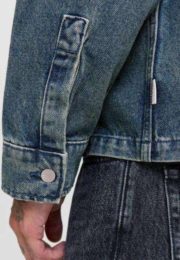 Джинсовая куртка