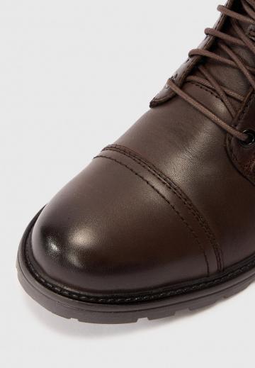 Ботинки на шнуровке