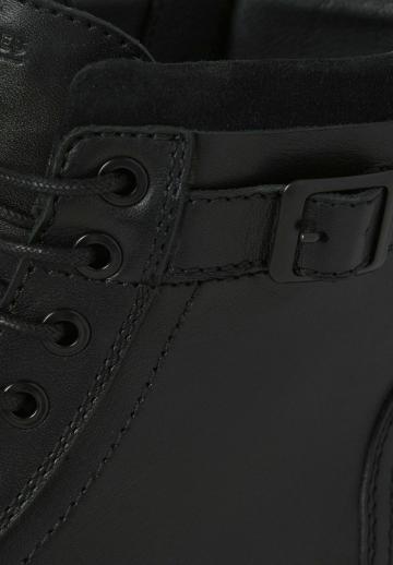 Ботинки на шнуровке