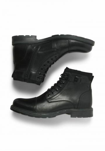 Ботинки на шнуровке