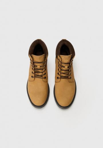 Ботинки на шнуровке