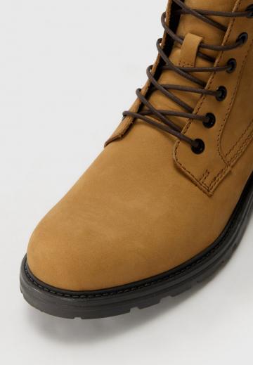 Ботинки на шнуровке