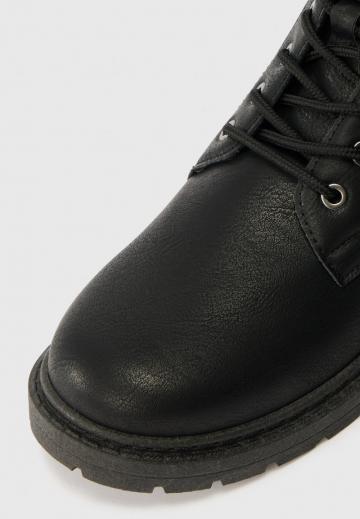 Ботинки на шнуровке