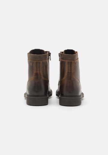 Ботинки на шнуровке