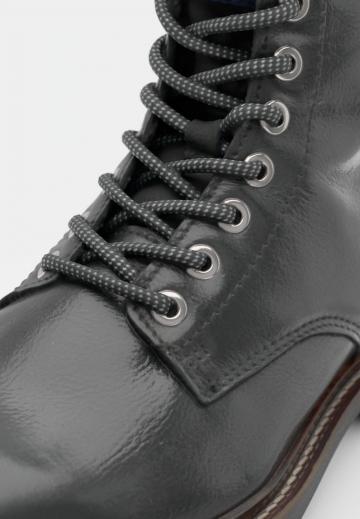 Ботинки на шнуровке