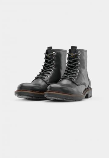 Ботинки на шнуровке