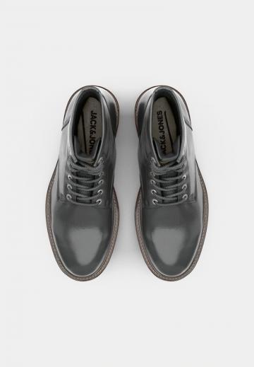 Ботинки на шнуровке